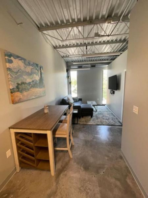 Cute Modern Loft in the heart of Parkville 203